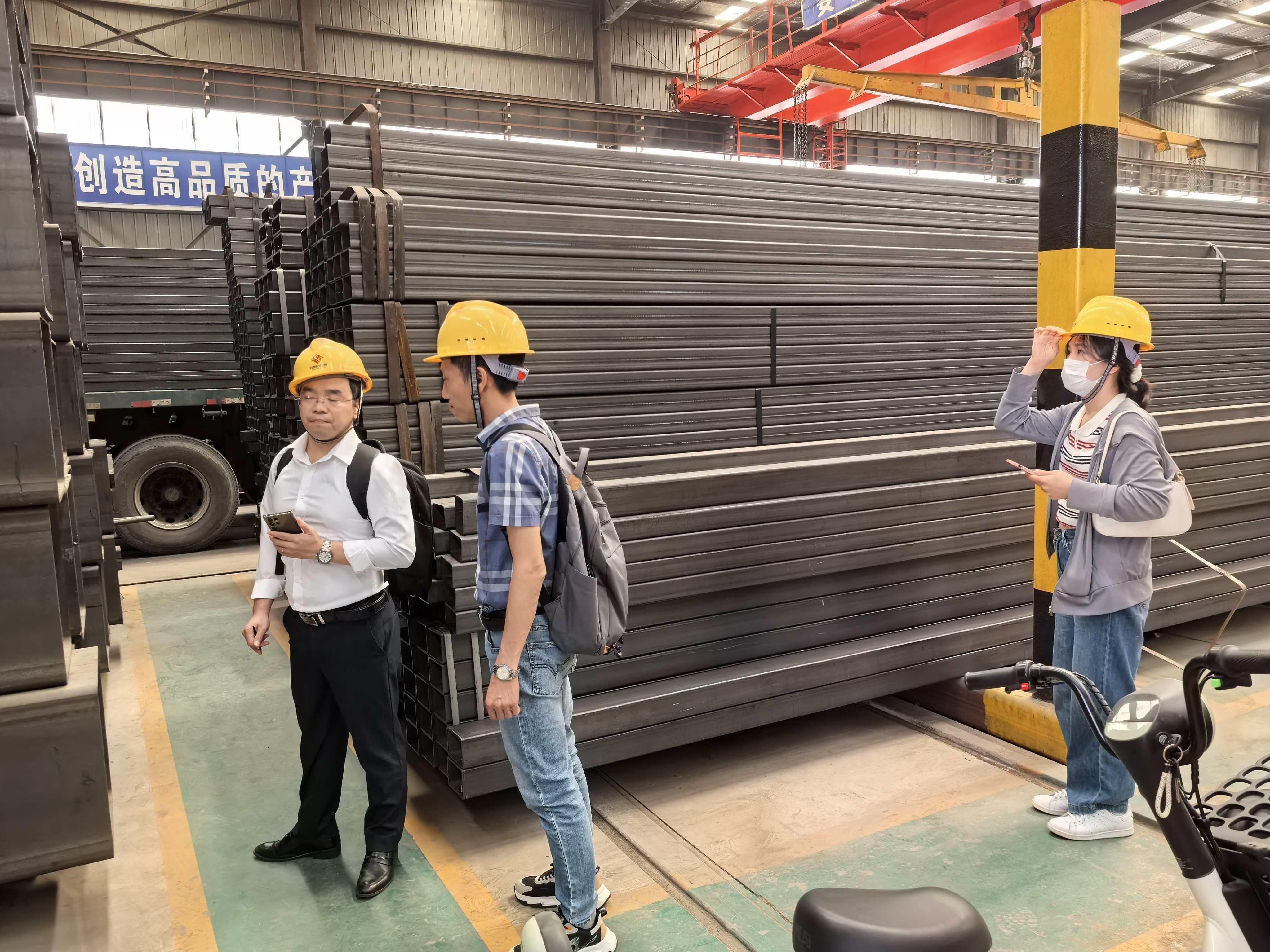 Vietnam client visit us for Big size square tube